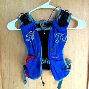 Ultimate direction running/hydration vest, women’s size xs